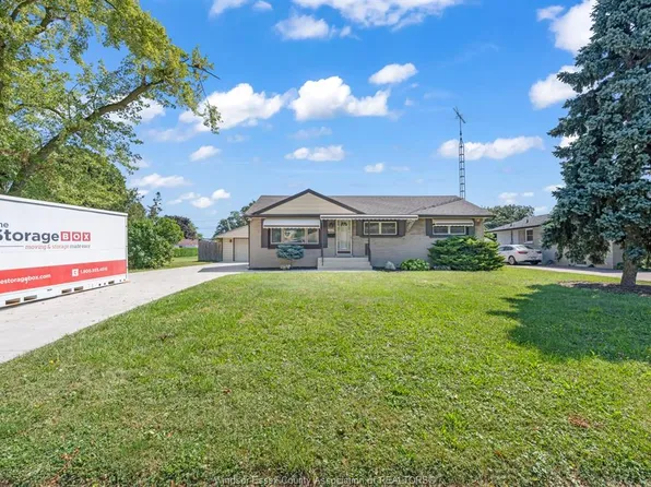3302 Woodlawn Ave, Windsor, ON N8W 2J3