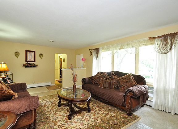 4th image of 2429 Hyde Park Ave