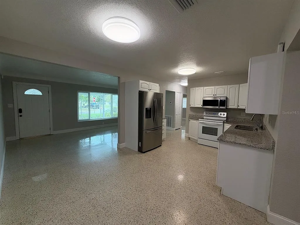 4 bed, 2.0 bath, 1680 sqft, $2,700 — Photo 4