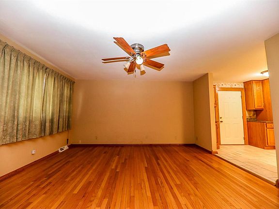 3rd image of 1812 Lindenwood Ave