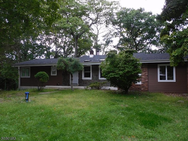 1st image of 142 Kitchell Lake Dr