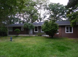142 Kitchell Lake Dr, West Milford, NJ 07480