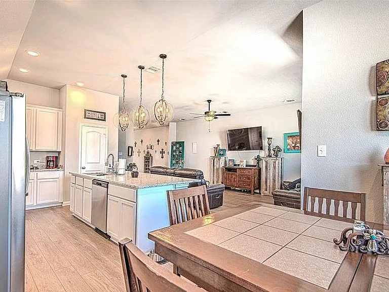 802 Fallbrook Dr — Photo 7