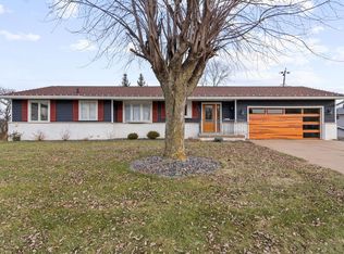 3719 N Thornwood Ave, Davenport, IA 52806