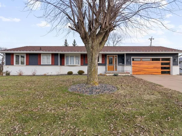 3719 N Thornwood Ave, Davenport, IA 52806