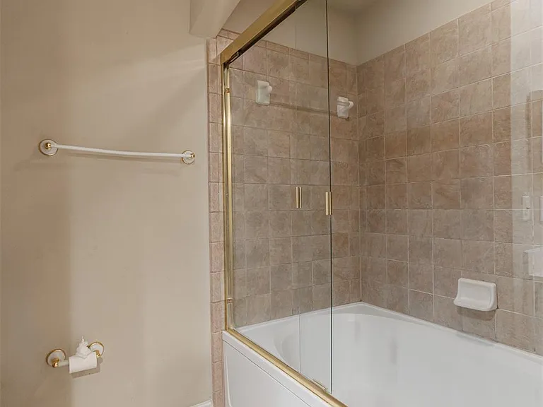 2400 McCue Rd #360 — Photo 9