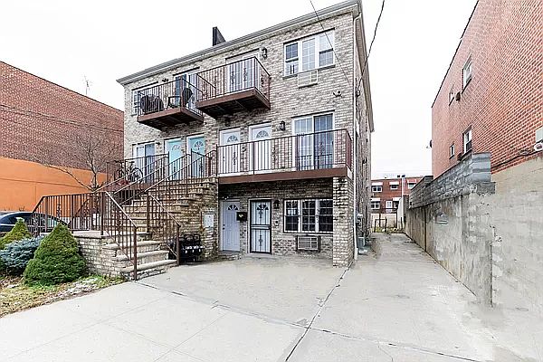 1st image of 2925 Laconia Ave #A