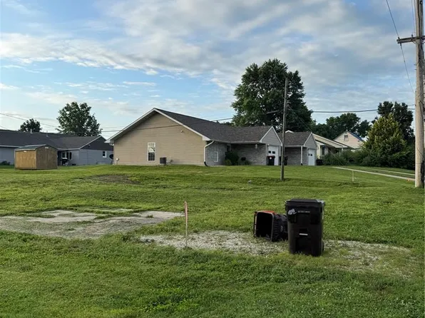 815 N Dickerson St, Palmyra, MO 63461