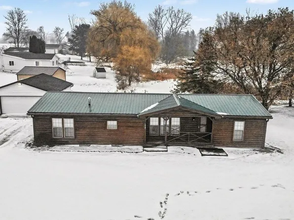 1283 S Waldron Rd, Crystal, MI 48818