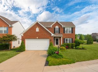 700 Jockeys Cir, Avon Lake, OH 44012