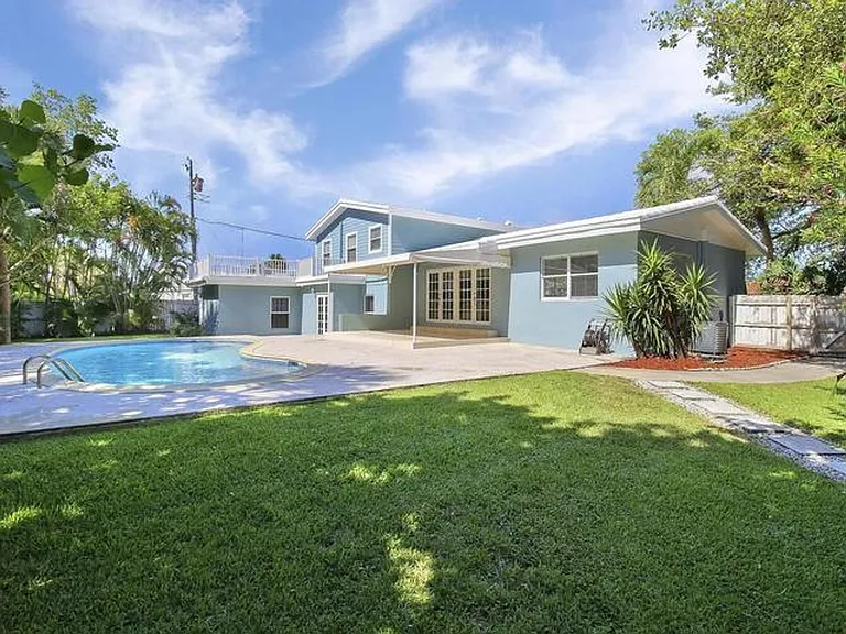 1310 Manor Dr — Photo 14