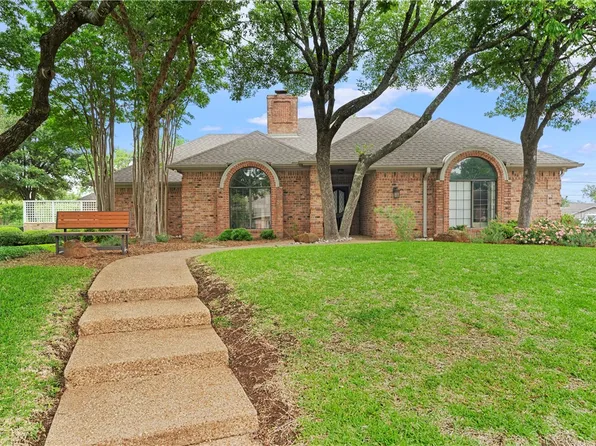 303 Hidden Oaks Cir, Woodway, TX 76712
