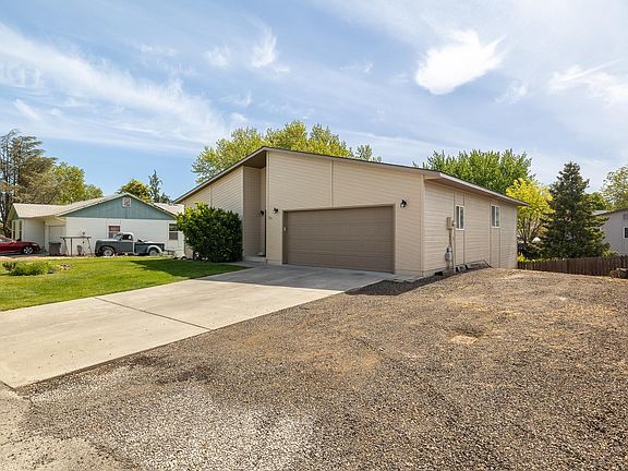 3rd image of 723 W 32nd Ave