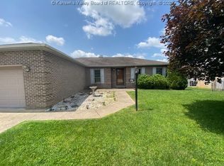 996 Moss Creek Dr, Hurricane, WV 25526