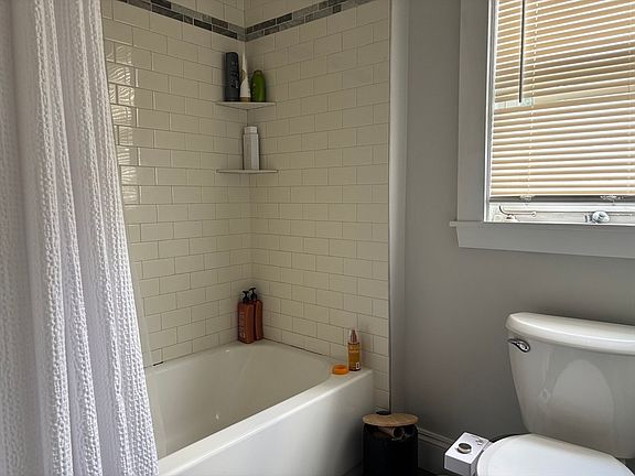 3rd image of 1122 Adams St Floor 1