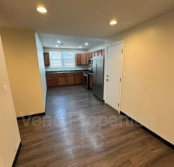219 Spring Ave #1 — Photo 4