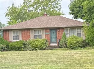 6720 Mackenzie Rd, North Olmsted, OH 44070