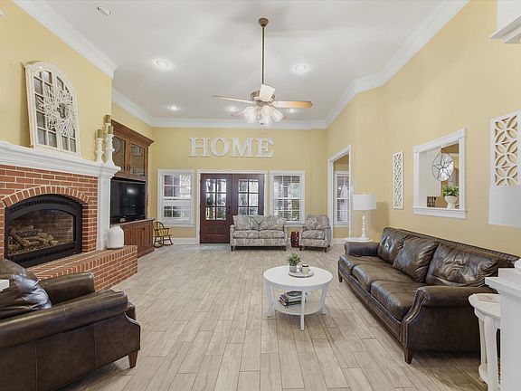 3rd image of 210 Martinek Ln