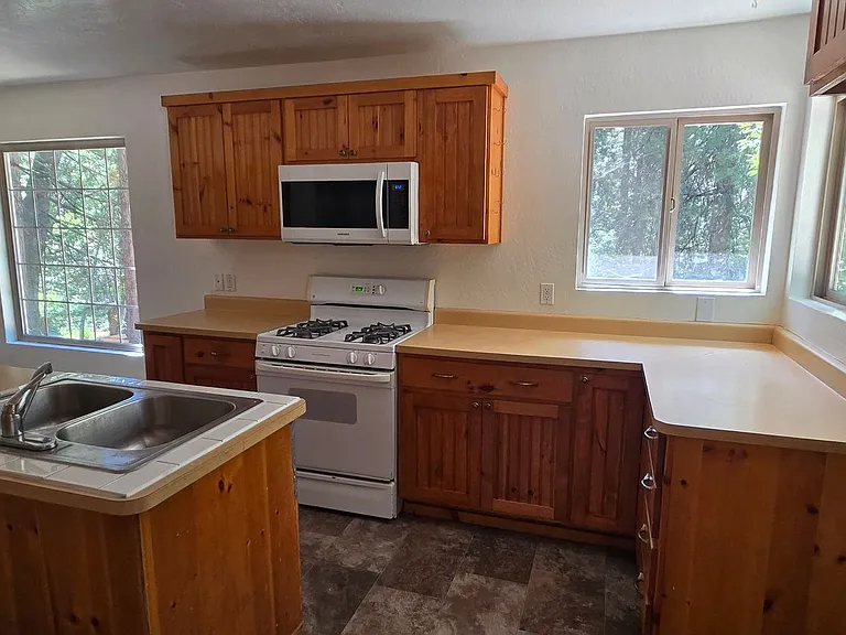 13831 Rattlesnake Rd — Photo 5