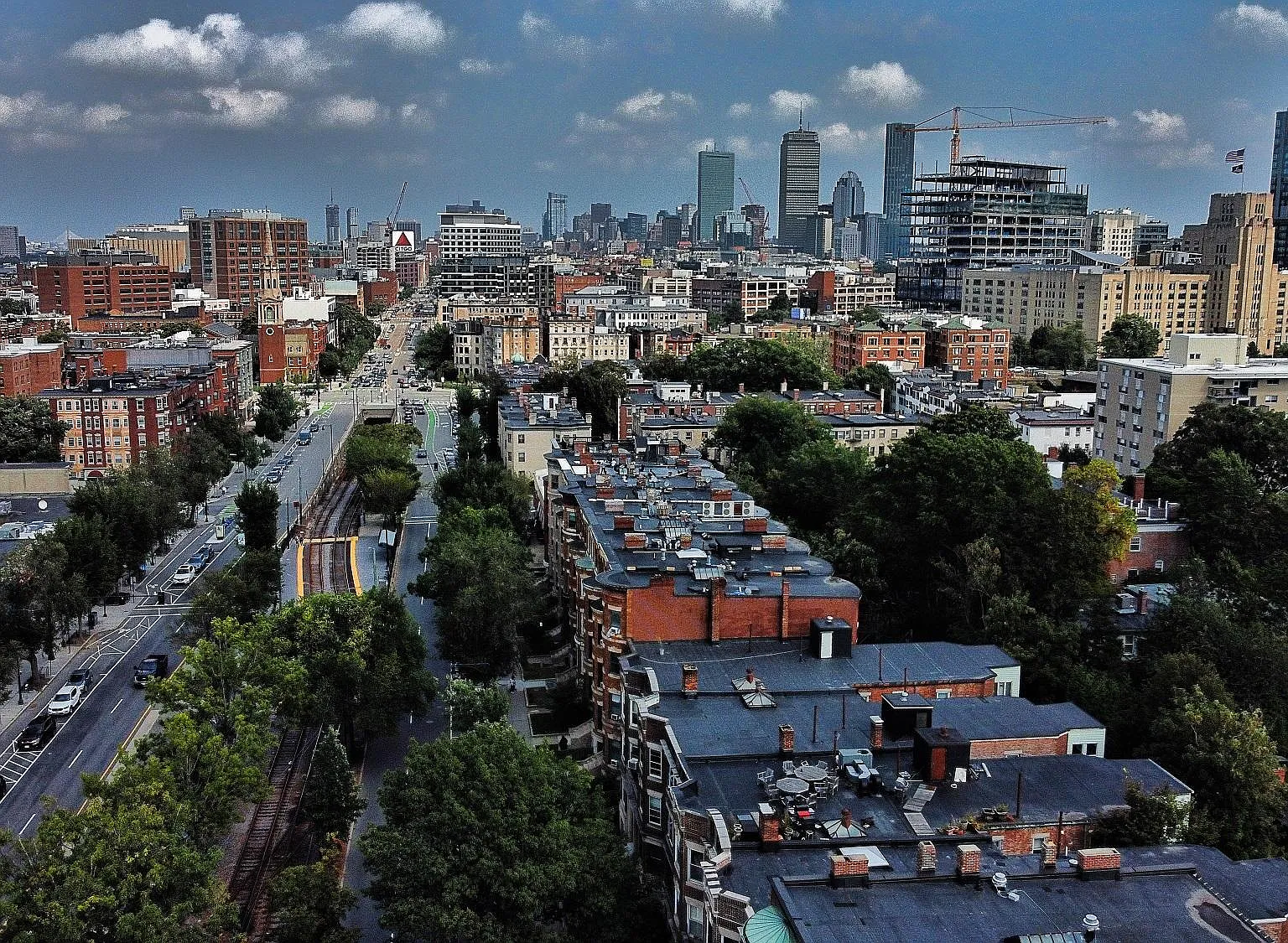 1033 Beacon St — Photo 4