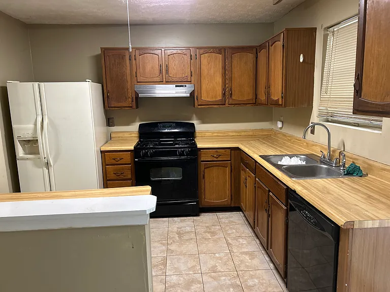 5741 Wells Cir — Photo 10