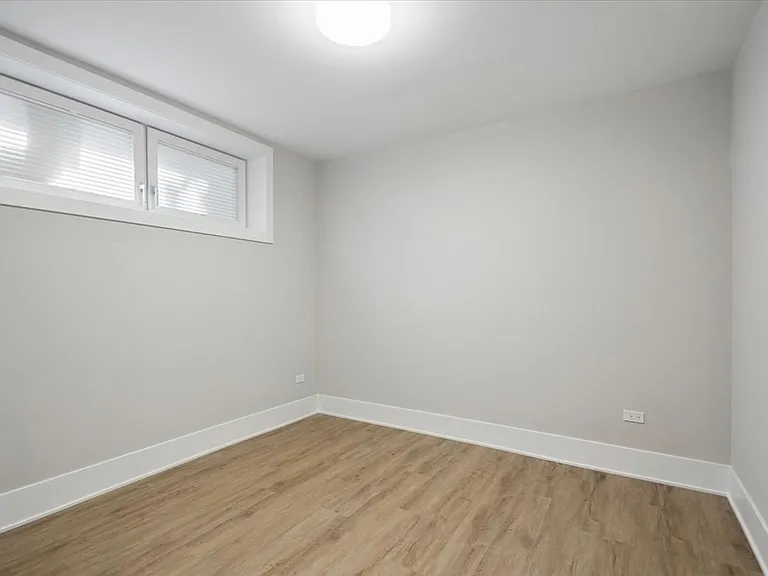 3839 N Clark St — Photo 13