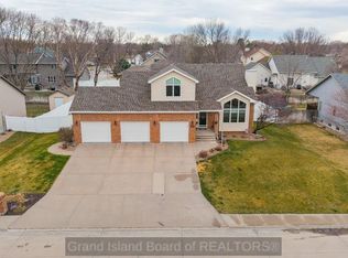 2522 Parkview Dr, Grand Island, NE 68801