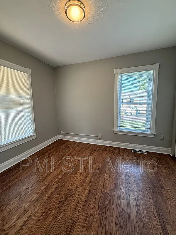 3 bed, 1.5 bath, 1122 sqft, $1,350 — Photo 4