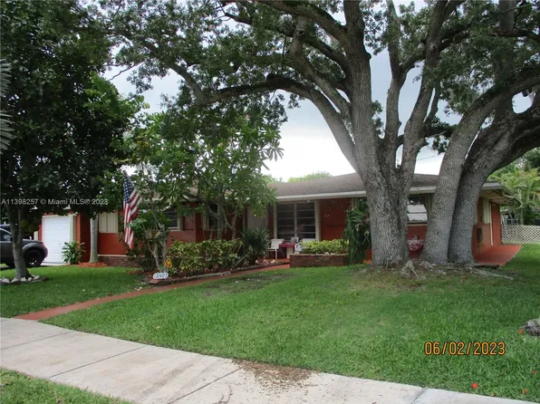 15921 SW 102nd Ct, Miami, FL 33157