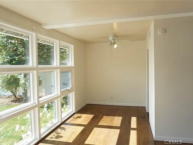 5540 Balboa Blvd — Photo 6