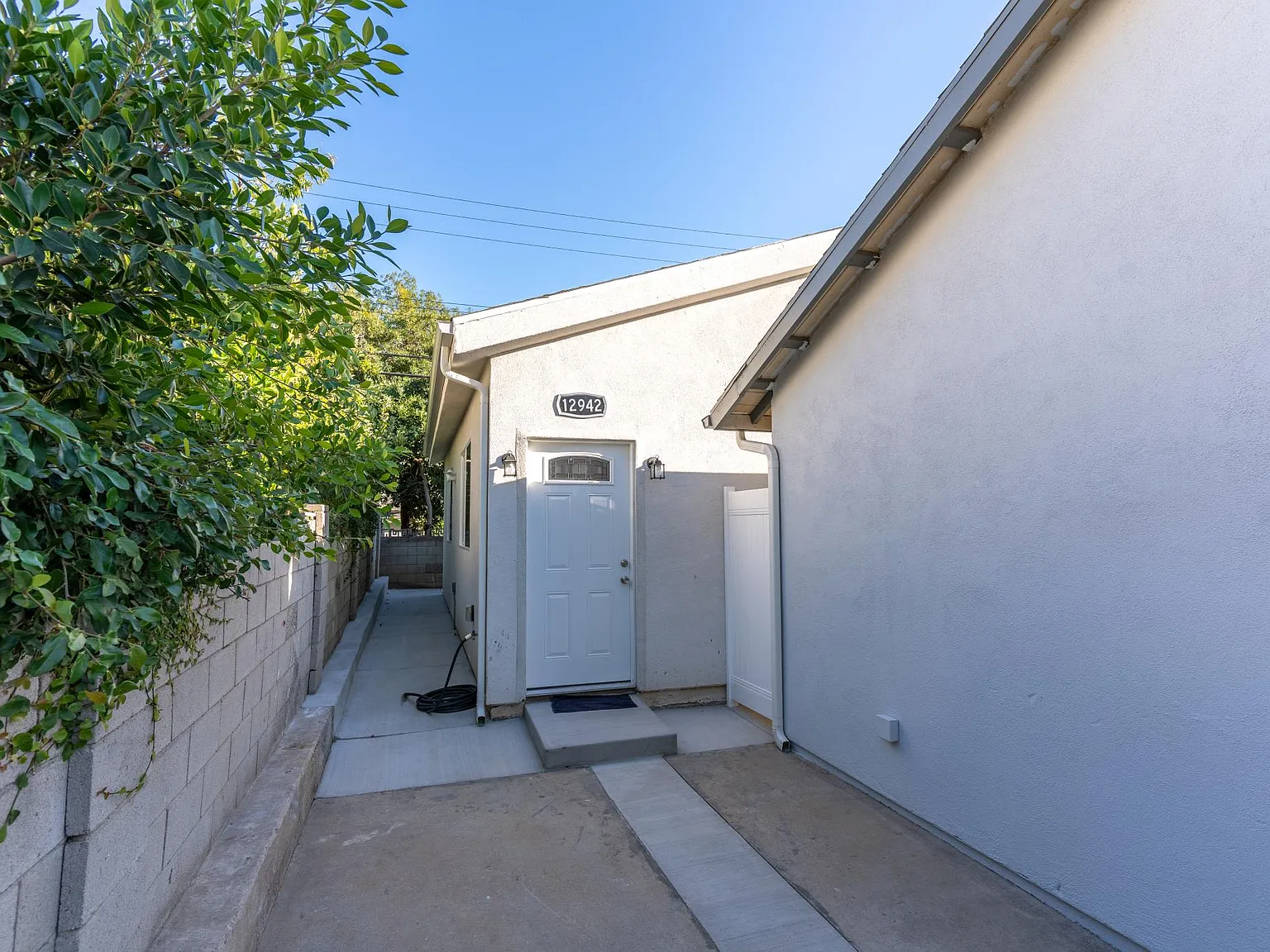 2 bed, 950 sqft, $3,100 — Photo 1