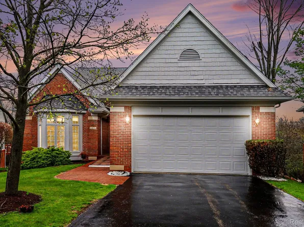 6426 Country Shire Ln, West Bloomfield, MI 48323