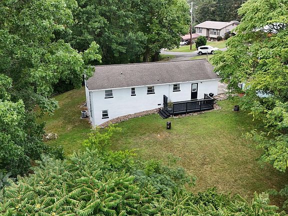 4th image of 771 Commanche Dr
