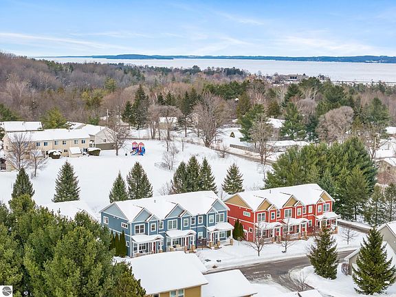 2nd image of 10621 Waterford Rd