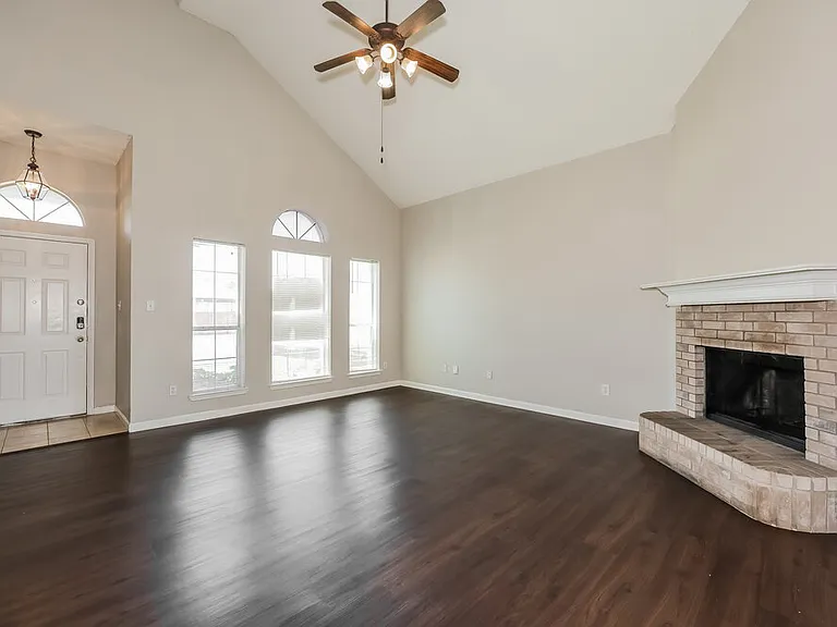 2400 Stagecoach St — Photo 4