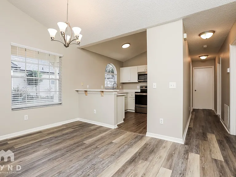 1729 Chatham Cir — Photo 4