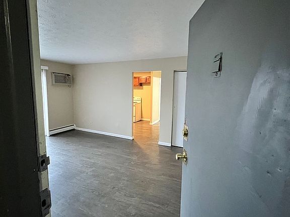 2nd image of 2679 Montana Ave #4