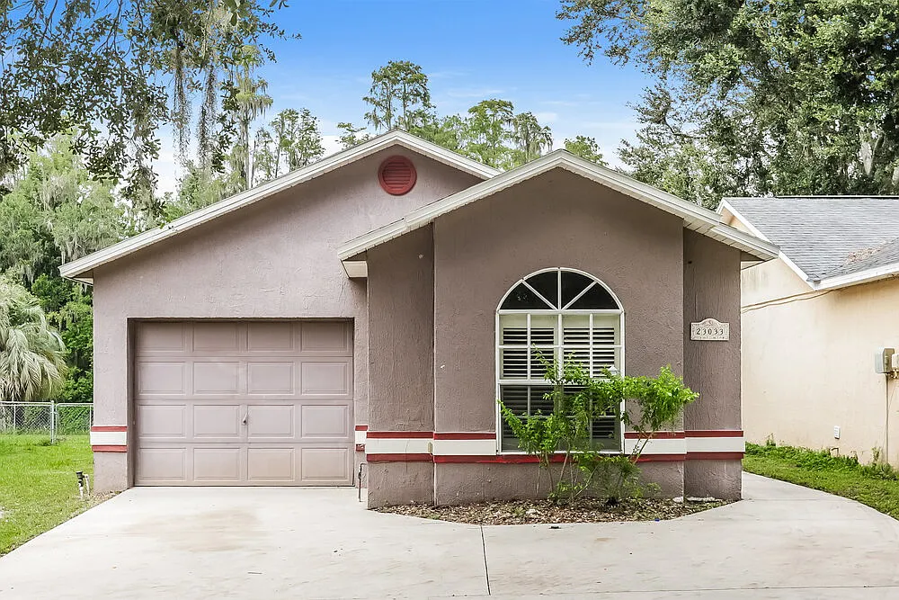 3 bed, 2.0 bath, 1079 sqft, $2,820 — Photo 1