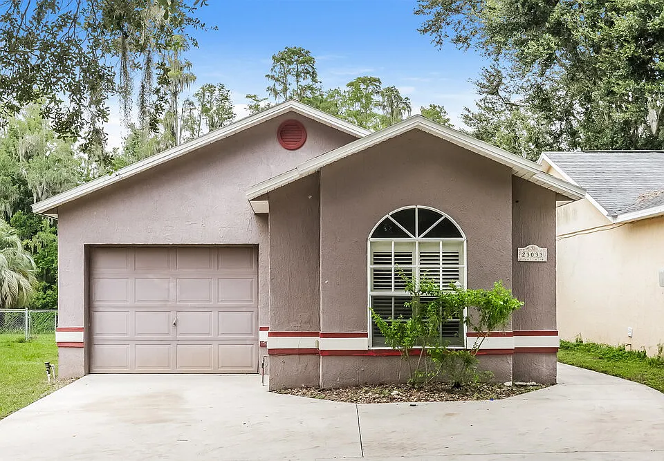 23033 Clearwater Pl