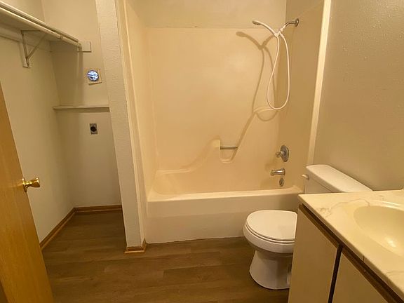 5th image of 417 Creach Dr #2B-1BA-900SQFT