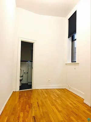 Rented by EXR | media 10