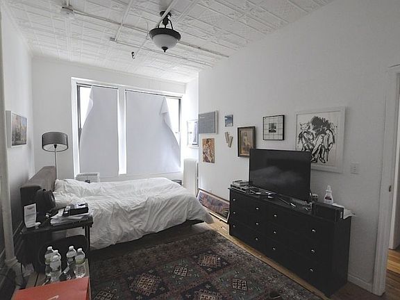 5th image of 165 W 26th St APT 3E
