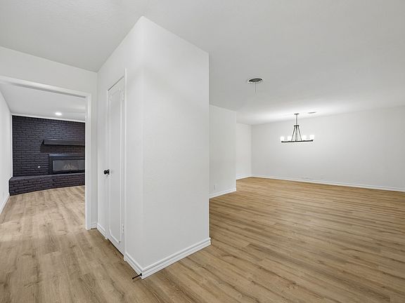 4th image of 5805 Wedgmont Cir N #N
