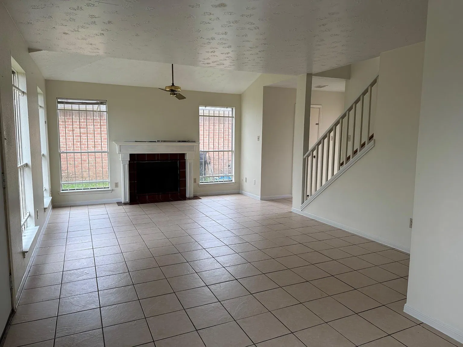 3 bed, 2.5 bath, 1416 sqft, $1,675 — Photo 3