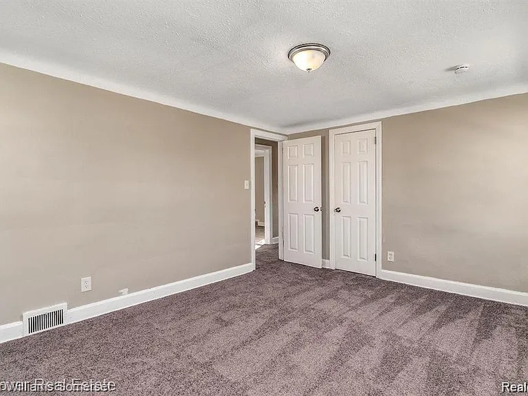 5574 Buckingham Ave — Photo 12