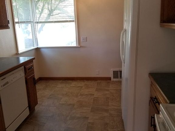5th image of 2721 W Walton Ave