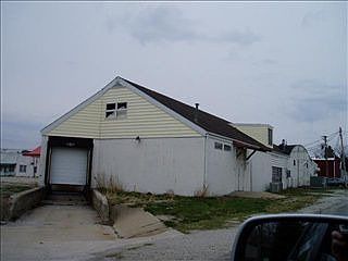 5th image of 215 E Owsley St