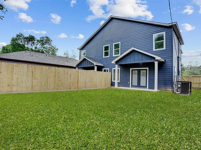 8314 Williamsdell St #A — Photo 13