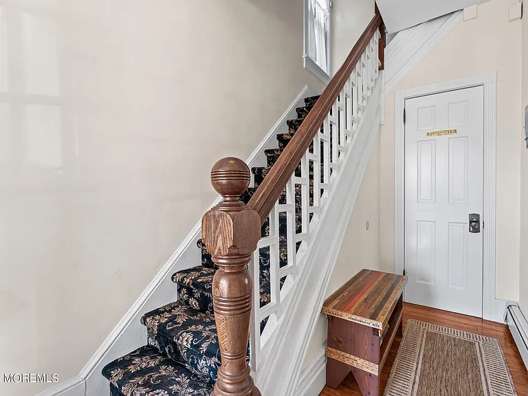 75 Webb Ave #UPPER -WEEKLY — Photo 8