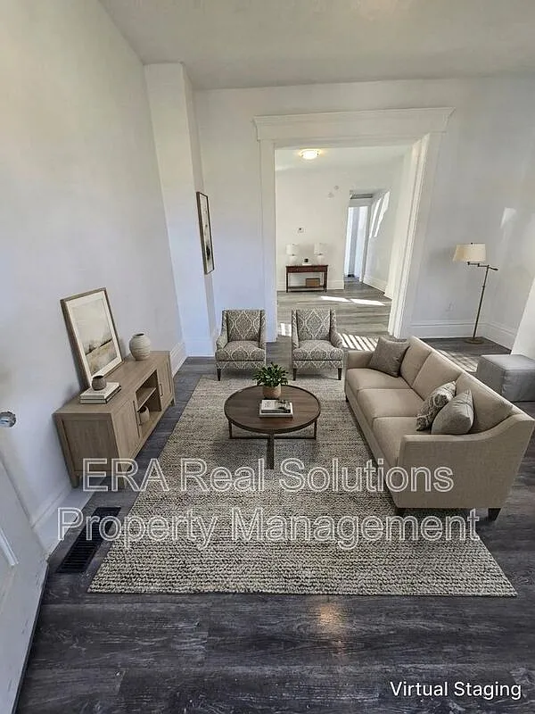 3 bed, 1.0 bath, 1215 sqft, $1,100 — Photo 2